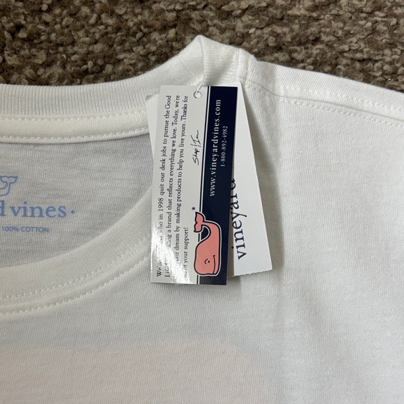 Vineyard Vines palm tree pocket tee - women’s medium - Picture 3 of 5
